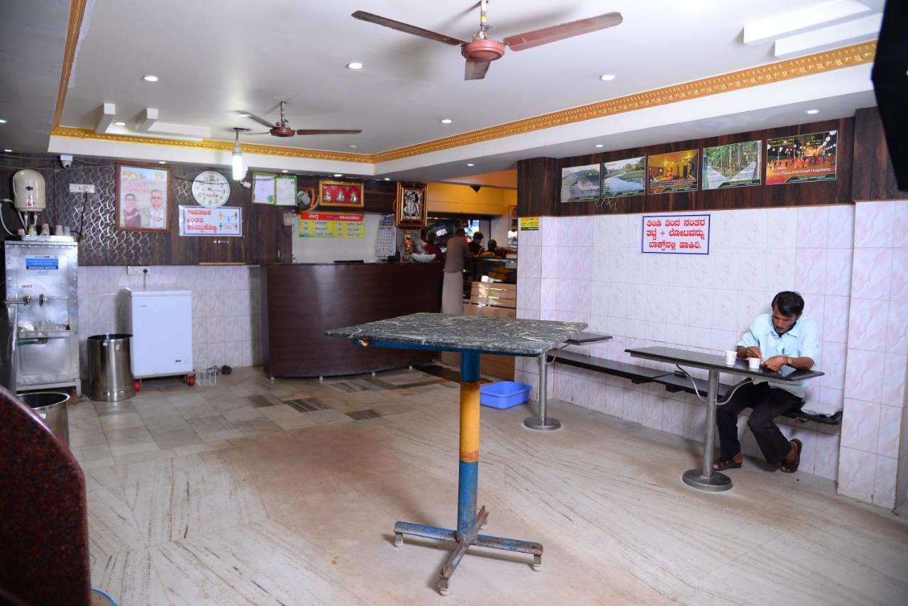Parijatha Lodge 昆达普拉 外观 照片
