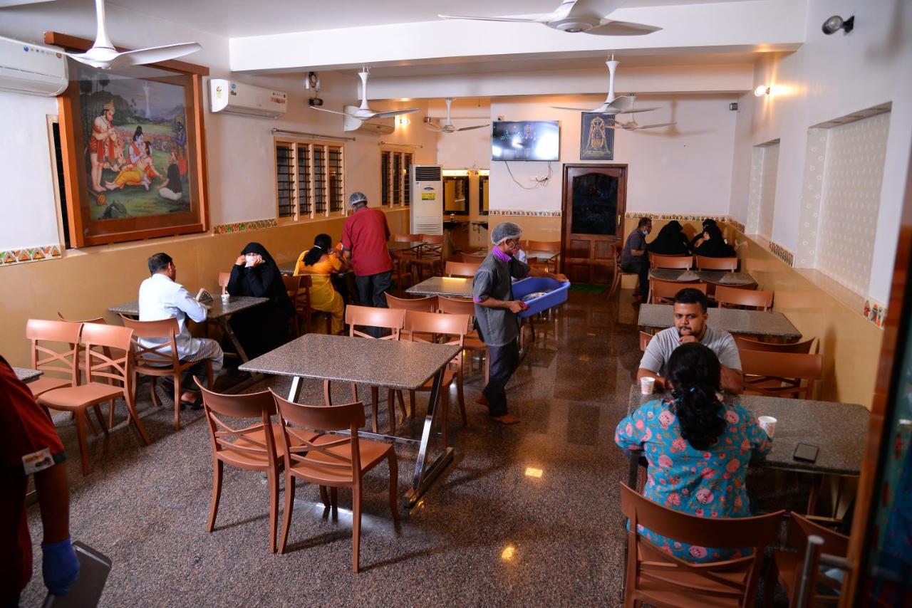Parijatha Lodge 昆达普拉 外观 照片