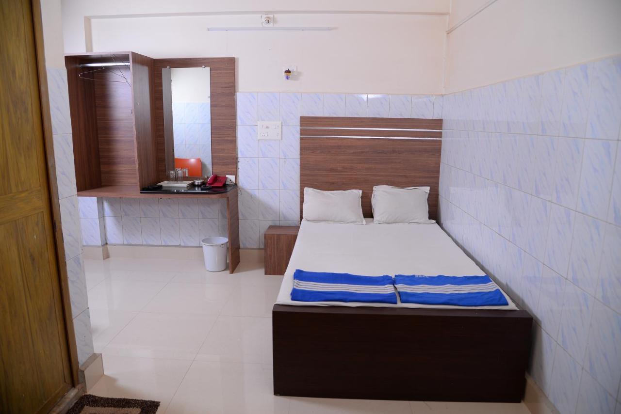 Parijatha Lodge 昆达普拉 外观 照片